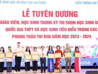 Tuyên dương giáo viên, học sinh tiêu biểu trong các phong trào thi đua