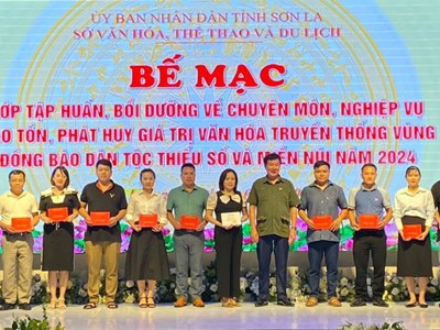Bế mạc lớp bồi dưỡng nghiệp vụ cho cán bộ cơ sở về văn hóa các dân tộc thiểu số