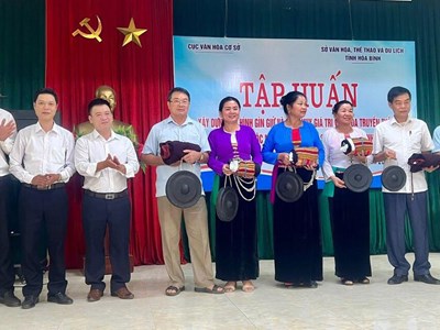 Xây dựng CLB dân ca, dân vũ dân tộc Mường gắn với phát triển du lịch