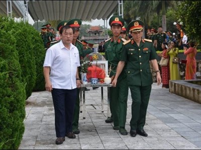 Truy điệu, an táng 12 hài cốt liệt sĩ quân tình nguyện Việt Nam hy sinh tại Lào