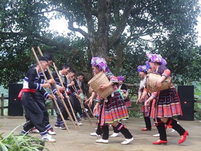 Phát huy bản sắc văn hóa gắn với phát triển du lịch cộng đồng ở Sìn Hồ