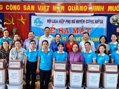 Giồng Riềng ra mắt 4 mô hình câu lạc bộ “Phụ nữ sống xanh”  