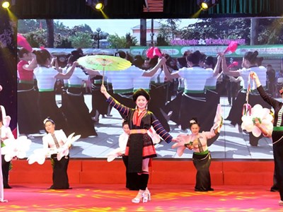  Gìn giữ nét đẹp trang phục truyền thống các dân tộc ở Điện Biên