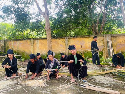 Người Cống ở Điện Biên duy trì phát triển nghề đan lát