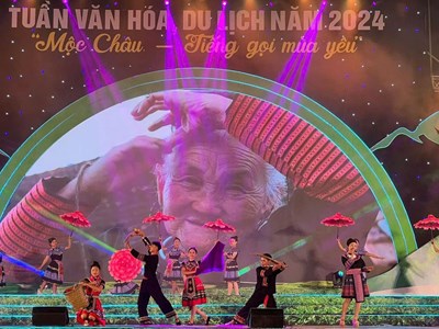 Vui “Tết độc lập” cùng đồng bào các dân tộc trên cao nguyên Mộc Châu