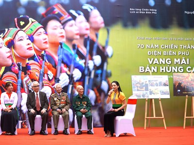 Khai mạc triển lãm “70 năm Chiến thắng Điện Biên Phủ - Vang mãi bản hùng ca”