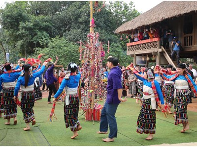 Xây dựng CLB sinh hoạt văn hóa, văn nghệ dân gian gắn với phát triển du lịch