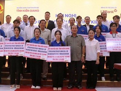 Kiên Giang thành lập Quỹ Khuyến học giúp đỡ sinh viên khó khăn 