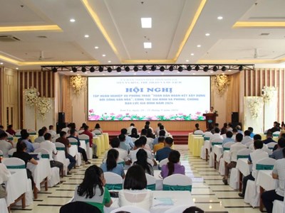 Tập huấn về văn hoá cơ sở và phòng chống bạo lực gia đình 