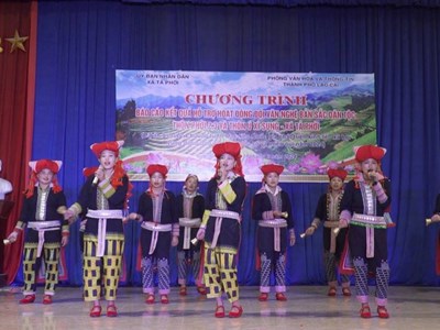 Ra mắt đội văn nghệ bản sắc dân tộc Giáy, Dao ở Tả Phời