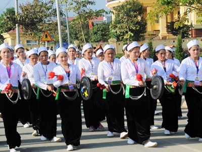 Bảo tồn văn hóa dân tộc Tày, Mường gắn với phát triển du lịch