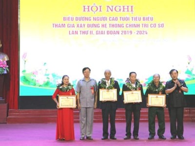 Biểu dương người cao tuổi tiêu biểu trong xây dựng hệ thống chính trị cơ sở
