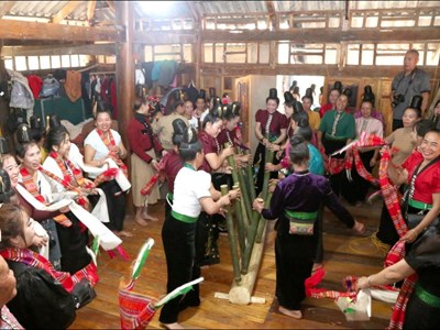 Bảo tồn văn hóa truyền thống dân tộc La Ha gắn với phát triển du lịch