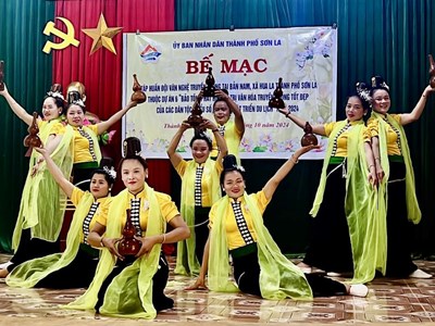 Xây dựng đội văn nghệ truyền thống gắn với phát triển du lịch