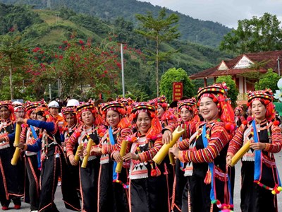 Rực rỡ sắc màu văn hóa các dân tộc nơi thượng nguồn Sông Đà