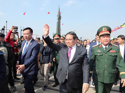 Thủ tướng Phạm Minh Chính tham quan các gian trưng bày tại Triển lãm Quốc phòng quốc tế Việt Nam 2024