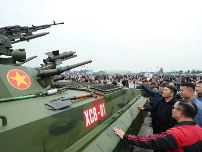 Hàng vạn người dân đến xem Triển lãm Quốc phòng quốc tế Việt Nam 2024