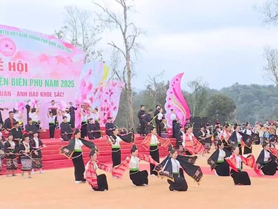 Nhiều trải nghiệm hấp dẫn tại Lễ hội hoa anh đào Điện Biên Phủ