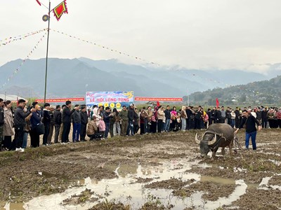 Đặc sắc lễ hội “Lùng tùng” của người Thái ở Than Uyên