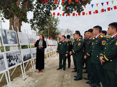 Triển lãm ảnh “Điện Biên Phủ - mốc vàng lịch sử” 