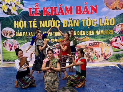 Về Pa Thơm vui hội “Khăm bản” truyền thống của người Lào 