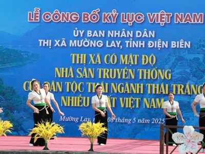 Nhà sàn người Thái trắng ở Mường Lay được trao bằng kỷ lục quốc gia