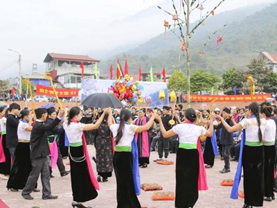 Người Thái trắng ở Mường Lay tích cực gìn giữ bản sắc văn hóa dân tộc