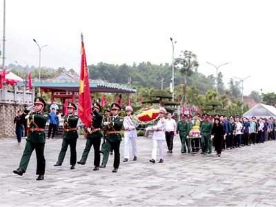 Truy điệu và an táng hài cốt liệt sĩ Linh Quang Giắng tại Nghĩa trang Liệt sĩ quốc gia Vị Xuyên