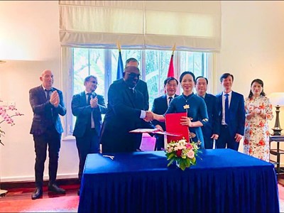 Bảo tàng Chiến thắng Điện Biên Phủ ký thoả thuận hợp tác với Bảo tàng Ký ức Chiến tranh Caen 