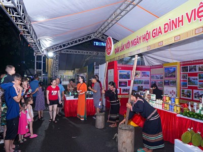 Thắp sáng hệ giá trị Việt trong từng mái ấm