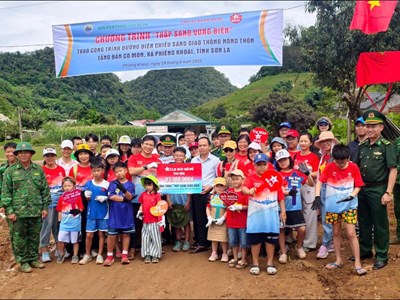 Chung tay thắp sáng vùng biên giới Phiêng Khoài 