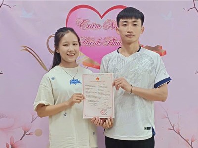 Cặp đôi đầu tiên đăng ký kết hôn tại xã vùng cao Mường Ảng