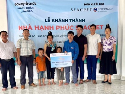 Bàn giao “Nhà hạnh phúc” cho học sinh nghèo vượt khó
