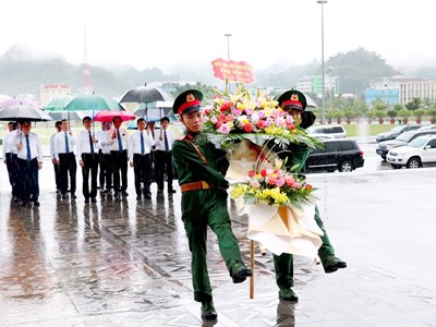  Sơn La: Dâng hương tưởng nhớ Chủ tịch Hồ Chí Minh và các Anh hùng liệt sĩ