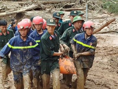 Tìm thấy thi thể 2 cháu nhỏ bị vùi lấp tại bản Háng Pu Xi