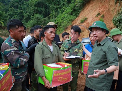 Trưởng bản Mùa A Thi dũng cảm cứu bản Háng Pu Xi khỏi thảm họa trong đêm