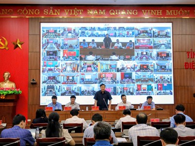 Khẩn trương làm nhà cho các hộ dân bị thiệt hại do thiên tai