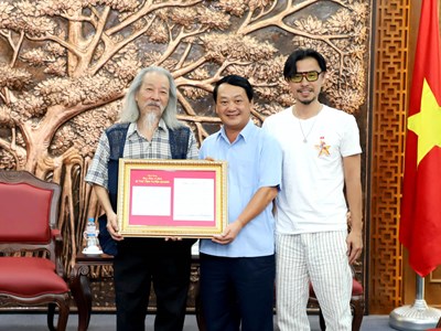 Tuyên Quang: Tiếp nhận Bút tích bài hát “Tiến quân ca” của cố nhạc sĩ Văn Cao