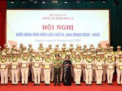 Công an tỉnh Sơn La tuyên dương 100 điển hình tiên tiến