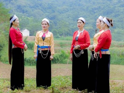 Nghệ thuật tạo hoa văn cạp váy của người Mường là di sản văn hóa phi vật thể quốc gia