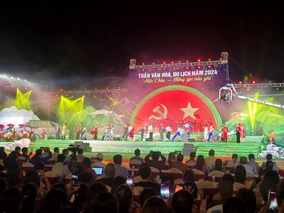 Đến Mộc Châu trải nghiệm Tết Độc lập cùng đồng bào các dân tộc