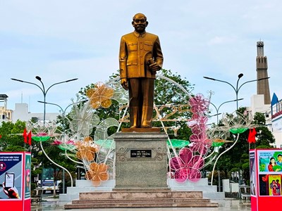 Nhiều hoạt động kỷ niệm 137 năm Ngày sinh Chủ tịch Tôn Đức Thắng 