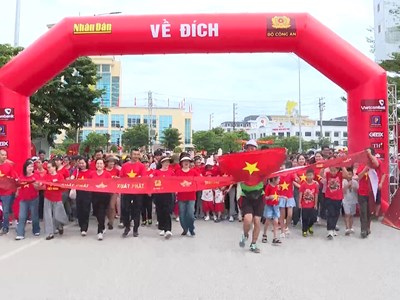 Điện Biên: 20.000 người hưởng ứng đi bộ “Cùng Việt Nam tiến bước”