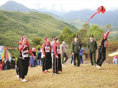 Chung sức xây dựng nông thôn mới ở xã biên giới Sín Thầu