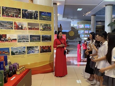 Trưng bày chuyên đề “Cách mạng Tháng Tám 1945 – Mốc son lịch sử hào hùng”