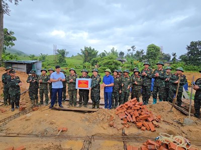 Biểu dương cán bộ, chiến sĩ giúp dân khắc phục hậu quả thiên tai tại Điện Biên
