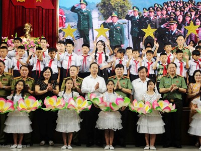 Công an Điện Biên tiếp nhận con nuôi và lưu học sinh 6 tỉnh Bắc Lào