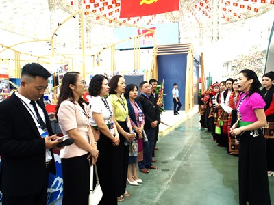 Sắc màu Điện Biên tại Triển lãm Thành tựu đất nước hút du khách