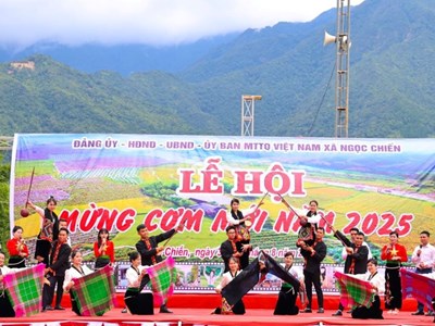 Rộn ràng Tết cơm mới ở miền cổ tích Ngọc Chiến