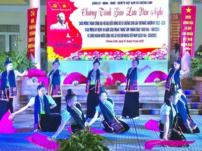 Đồng bào các dân tộc xã vùng cao Chiềng Sinh vui “Tết độc lập“